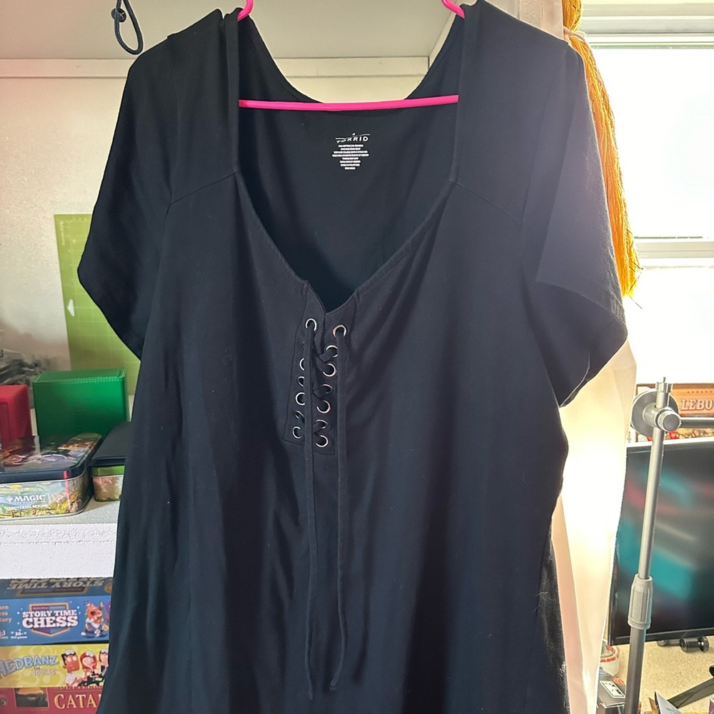 TORRID LACE UP SHORT SLEEVE TOP size 4